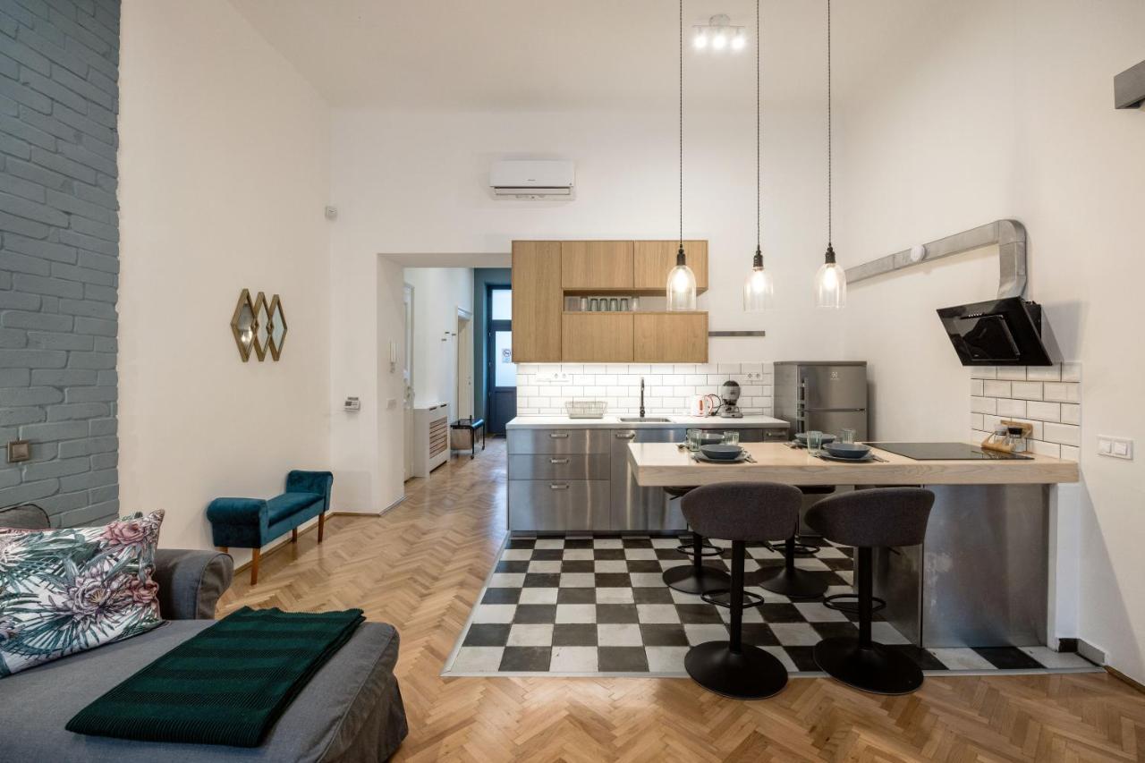 Industrial Fantasy Apartment Budapest Ngoại thất bức ảnh